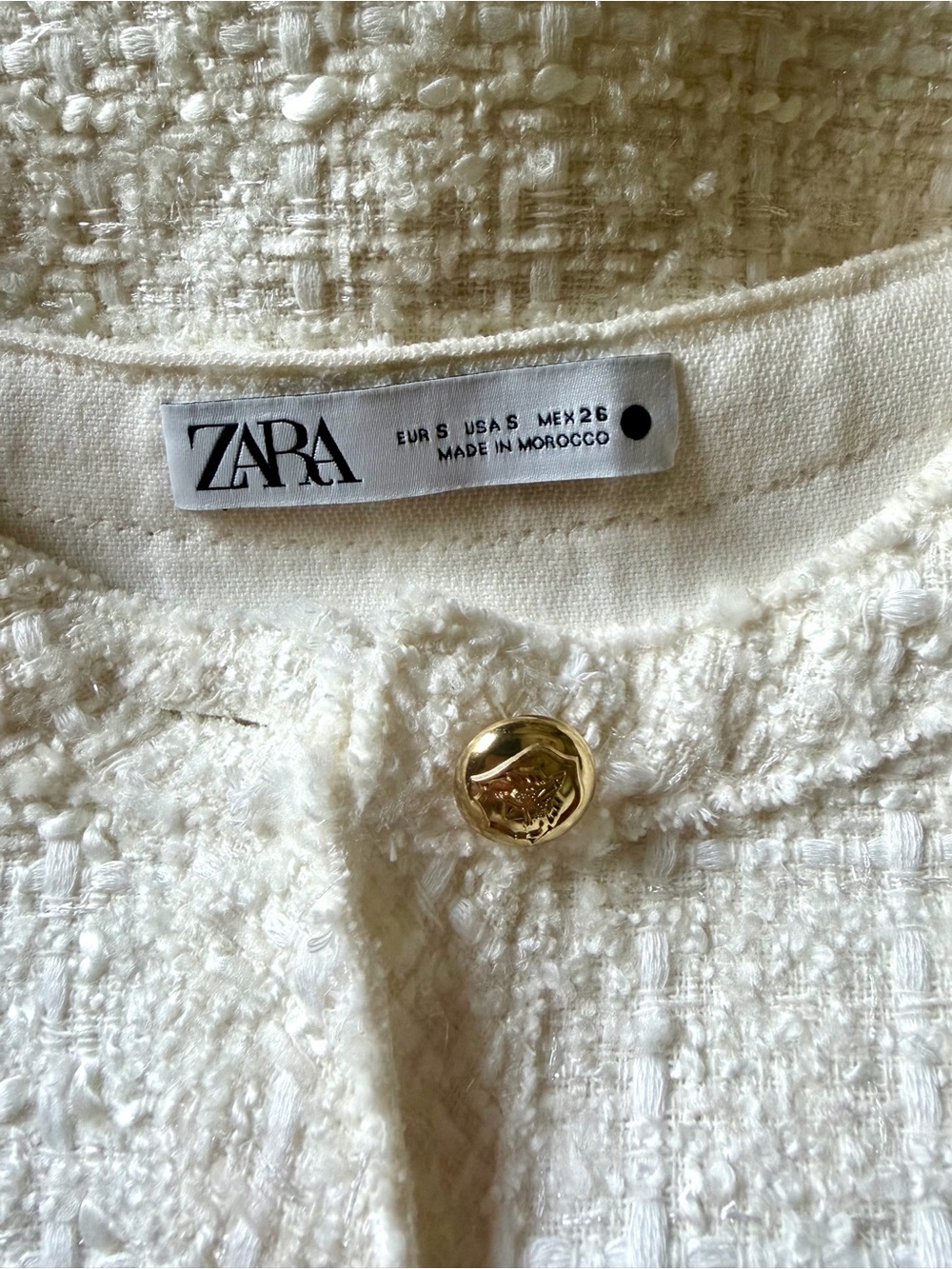 Elegant Cream Short-Sleeve Tweed Dress with Button Detail - Picture 12 of 12